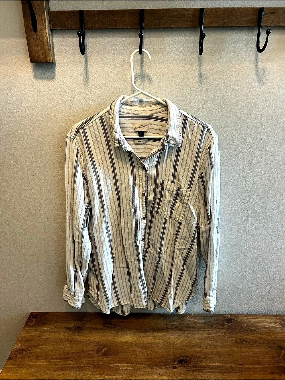 Universal Threads Women's Striped Button Down Shirt Size XL